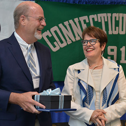 Kevin Wade '76 receives the Agnes Berkeley Leahy Award at Reunion 2016.