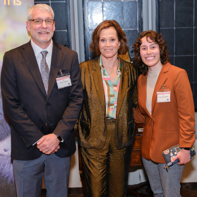 Taylor Austin ’24 meets Sigourney Weaver, donates art to College