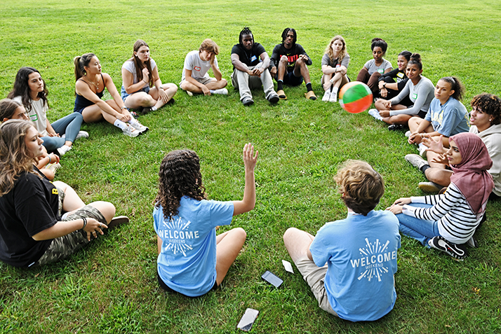 Student leaders lead new students in ice breaker games.